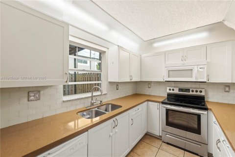 Снять в аренду таунхаус в Купер-Сити, Флорида 3 спальни, 138.24м2, № 1989209 - фото 5