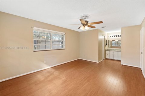 Снять в аренду таунхаус в Купер-Сити, Флорида 3 спальни, 138.24м2, № 1989209 - фото 11