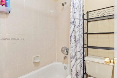 Снять в аренду таунхаус в Купер-Сити, Флорида 3 спальни, 138.24м2, № 1989209 - фото 15