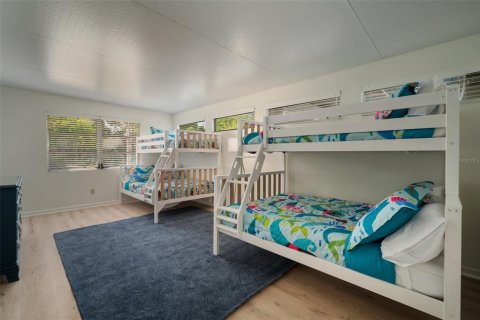 Casa en venta en Bradenton, Florida, 9 dormitorios, 476.96 m2 № 2224480 - foto 12