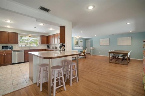 Casa en venta en Bradenton, Florida, 9 dormitorios, 476.96 m2 № 2224480 - foto 23