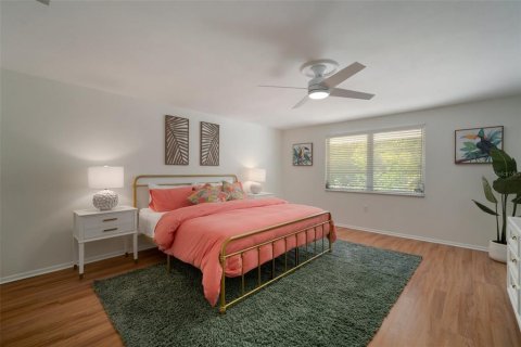 Casa en venta en Bradenton, Florida, 9 dormitorios, 476.96 m2 № 2224480 - foto 8