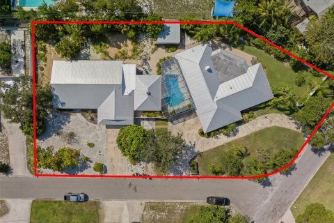 Casa en Bradenton, Florida 9 dormitorios, 476.96 m2 № 2224480
