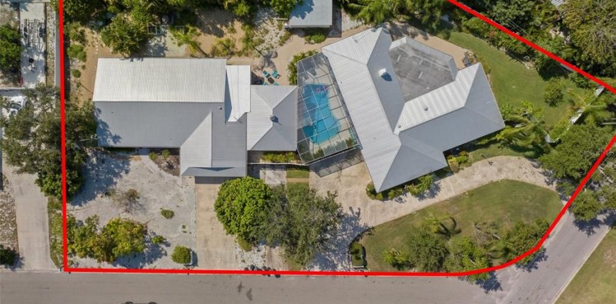 Casa en Bradenton, Florida 9 dormitorios, 476.96 m2 № 2224480
