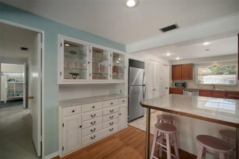 Casa en venta en Bradenton, Florida, 9 dormitorios, 476.96 m2 № 2224480 - foto 19