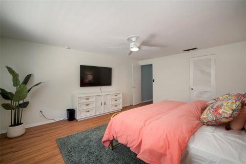 Casa en venta en Bradenton, Florida, 9 dormitorios, 476.96 m2 № 2224480 - foto 9