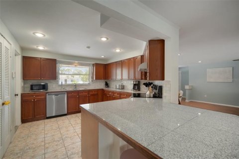 Casa en venta en Bradenton, Florida, 9 dormitorios, 476.96 m2 № 2224480 - foto 20