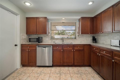 Casa en venta en Bradenton, Florida, 9 dormitorios, 476.96 m2 № 2224480 - foto 22