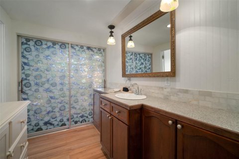 Casa en venta en Bradenton, Florida, 9 dormitorios, 476.96 m2 № 2224480 - foto 7