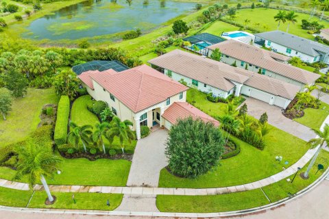 Villa ou maison à vendre à West Palm Beach, Floride: 4 chambres, 354.79 m2 № 2248369 - photo 2