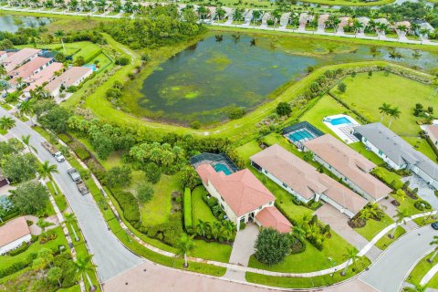 Villa ou maison à vendre à West Palm Beach, Floride: 4 chambres, 354.79 m2 № 2248369 - photo 4