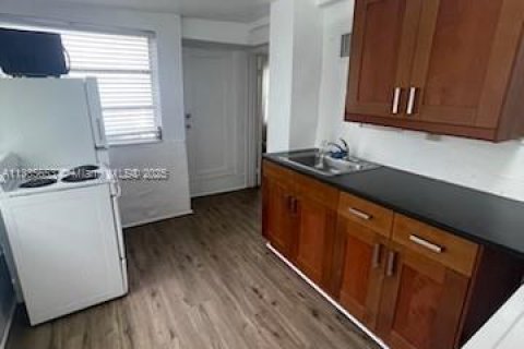 Casa en venta en Miami Beach, Florida, 6 dormitorios, 237.18 m2 № 1861882 - foto 6