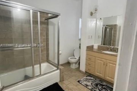 Casa en venta en Miami Beach, Florida, 6 dormitorios, 237.18 m2 № 1861882 - foto 11