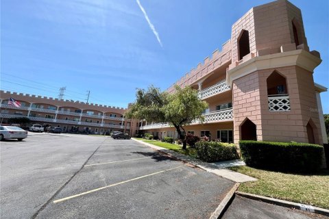 Copropriété à vendre à Clearwater, Floride: 2 chambres, 102.19 m2 № 1665809 - photo 1