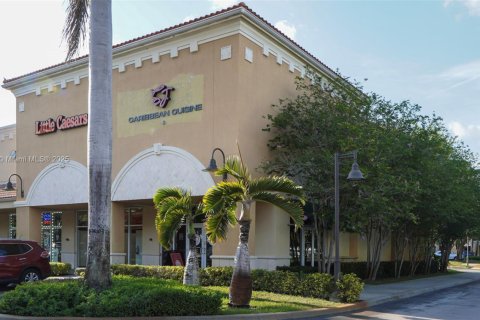 Propiedad comercial en venta en Miramar, Florida № 1766432 - foto 1