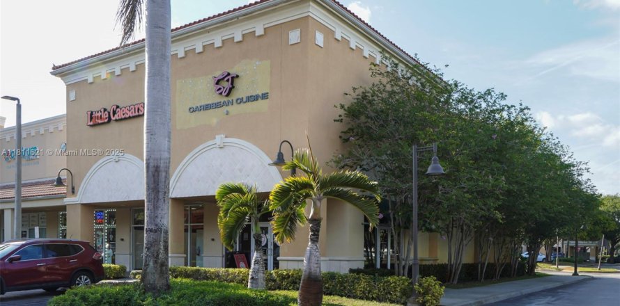 Propiedad comercial en Miramar, Florida № 1766432