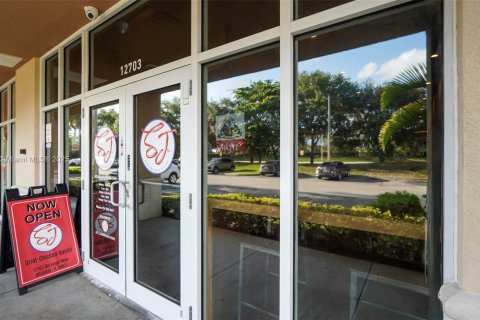 Propiedad comercial en venta en Miramar, Florida № 1766432 - foto 5