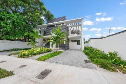 Touwnhouse à vendre à Miami, Floride: 6 chambres, 263.47 m2 № 2089245 - photo 5