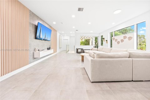 Touwnhouse à vendre à Miami, Floride: 6 chambres, 263.47 m2 № 2089245 - photo 13