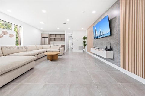 Touwnhouse à vendre à Miami, Floride: 6 chambres, 263.47 m2 № 2089245 - photo 12