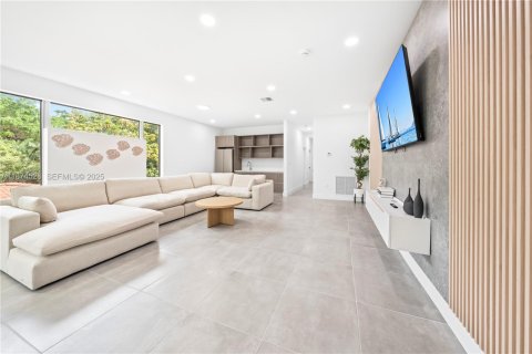 Touwnhouse à vendre à Miami, Floride: 6 chambres, 263.47 m2 № 2089245 - photo 10