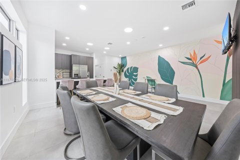 Touwnhouse à vendre à Miami, Floride: 6 chambres, 263.47 m2 № 2089245 - photo 21
