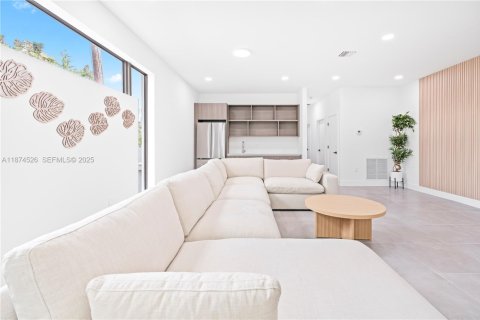 Touwnhouse à vendre à Miami, Floride: 6 chambres, 263.47 m2 № 2089245 - photo 14