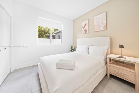 Touwnhouse à vendre à Miami, Floride: 6 chambres, 263.47 m2 № 2089245 - photo 29