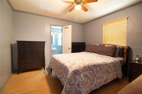 House in Clearwater, Florida 3 bedrooms, 103.86 sq.m. № 1812710 - photo 13