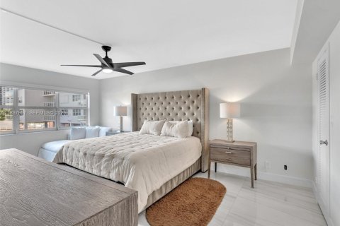 Condo in Pompano Beach, Florida, 3 bedrooms  № 2054382 - photo 13