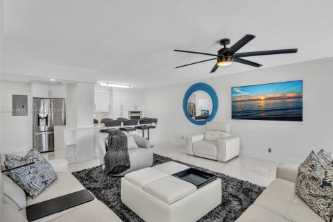 Condo in Pompano Beach, Florida, 3 bedrooms  № 2054382 - photo 3