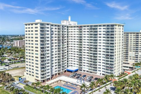 Condo in Pompano Beach, Florida, 3 bedrooms  № 2054382 - photo 2