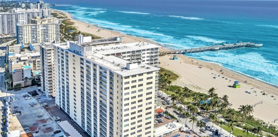 Condo in Pompano Beach, Florida, 3 bedrooms  № 2054382