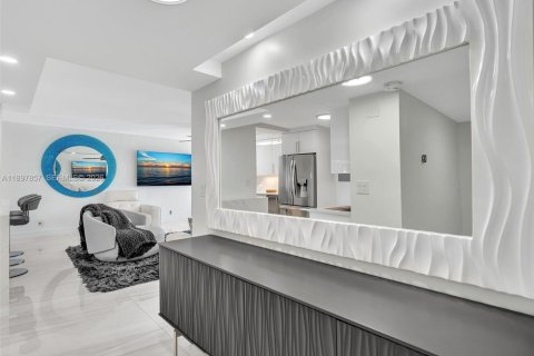 Condo in Pompano Beach, Florida, 3 bedrooms  № 2054382 - photo 29