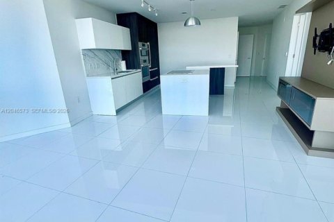 Condo in Miami, Florida, 1 bedroom № 2243113 - photo 10