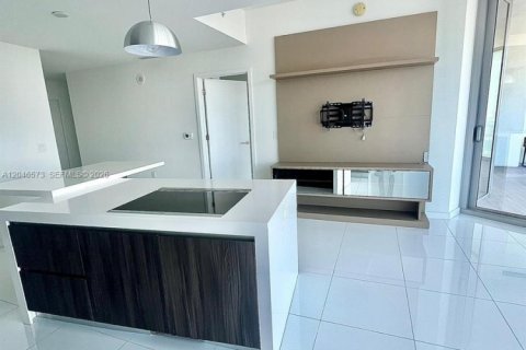Condo in Miami, Florida, 1 bedroom № 2243113 - photo 12