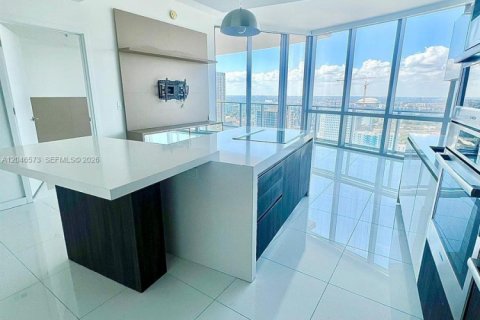 Condo in Miami, Florida, 1 bedroom № 2243113 - photo 9
