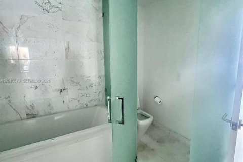 Condo in Miami, Florida, 1 bedroom № 2243113 - photo 19