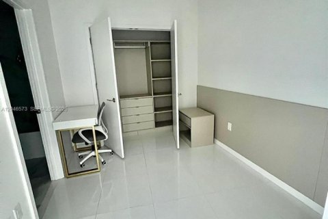 Condo in Miami, Florida, 1 bedroom № 2243113 - photo 6