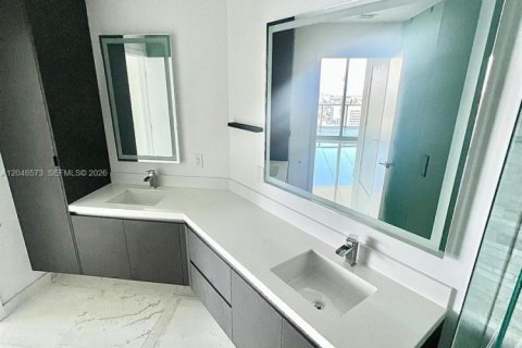 Condo in Miami, Florida, 1 bedroom № 2243113 - photo 18