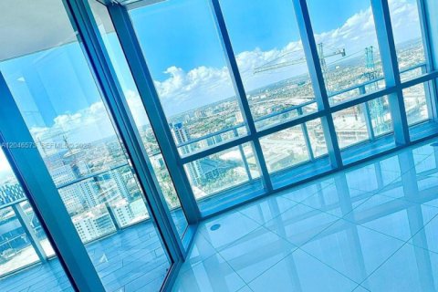 Condo in Miami, Florida, 1 bedroom № 2243113 - photo 11