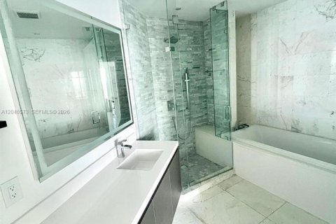 Condo in Miami, Florida, 1 bedroom № 2243113 - photo 17