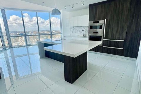 Condo in Miami, Florida, 1 bedroom № 2243113 - photo 8