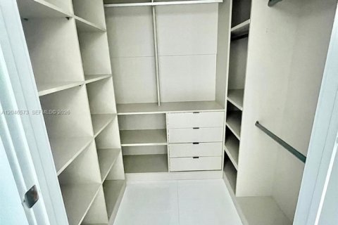 Condo in Miami, Florida, 1 bedroom № 2243113 - photo 15