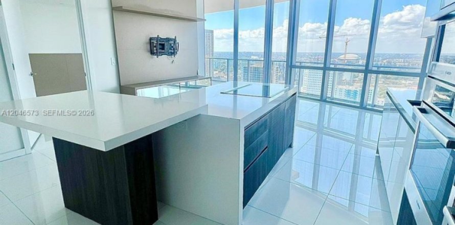 Condo in Miami, Florida, 1 bedroom № 2243113