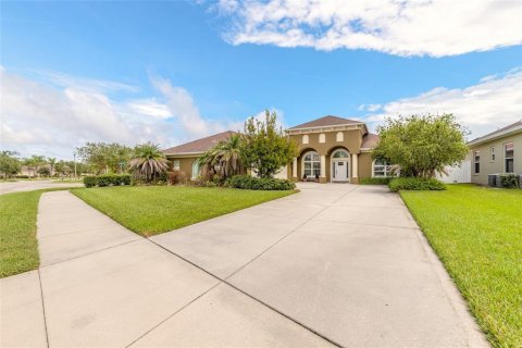 Villa ou maison à vendre à New Smyrna Beach, Floride: 3 chambres, 254.92 m2 № 2371513 - photo 2