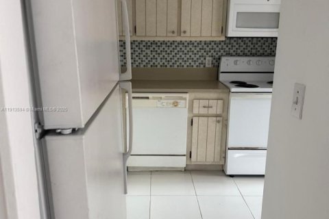 Купить кондоминиум в Норт-Майами-Бич, Флорида 1 спальня, 73.39м2, № 2034880 - фото 8