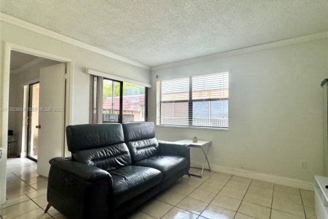 Copropriété à louer à Miami, Floride: 2 chambres, 69.68 m2 № 1983620 - photo 3