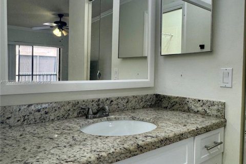 Copropriété à louer à Miami, Floride: 2 chambres, 69.68 m2 № 1983620 - photo 14