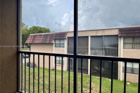 Copropriété à louer à Miami, Floride: 2 chambres, 69.68 m2 № 1983620 - photo 22